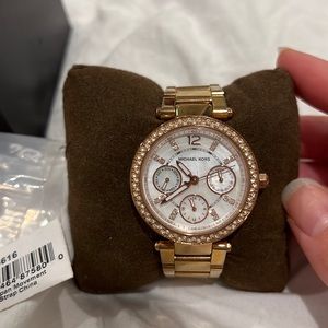 MICHAEL KORS watch
Parker Gold-tone MK5616